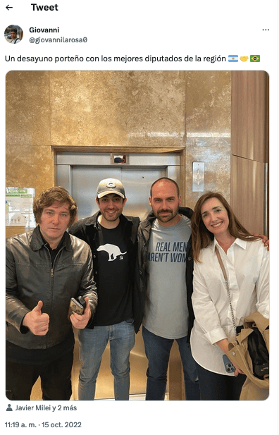 Eduardo Bolsonaro y el candidato presidencial argentino Javier Milei, la diputada Victoria Villarruel y Giovani Larosa en Buenos Aires. 