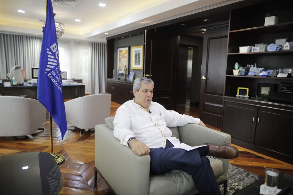 Dante Mossi, saliente presidente del BCIE, en una entrevista con Contracorriente en Tegucigalpa