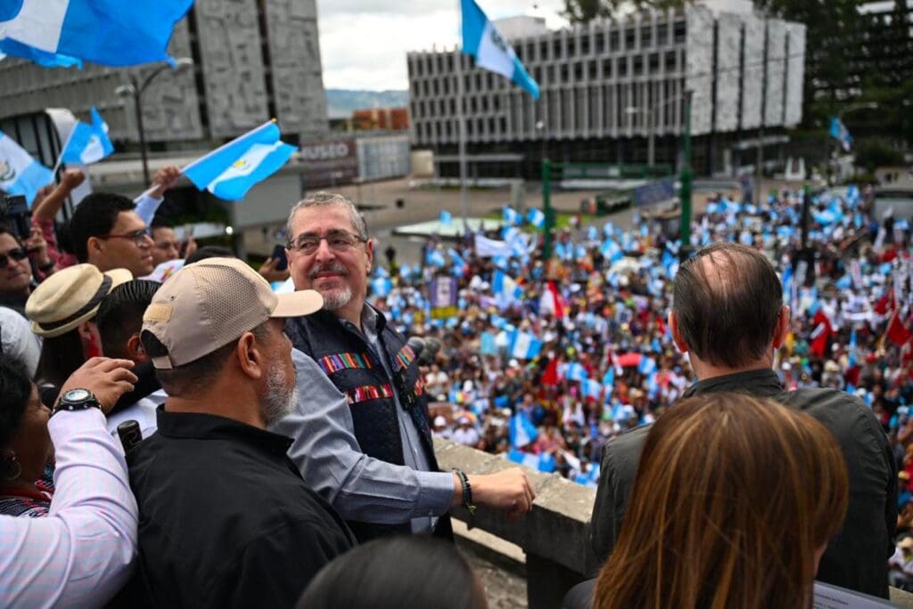 Protestas en Guatemala contra lo que, según muchos ciudadanos, es un intento de subvertir el resultado electoral de 2023.