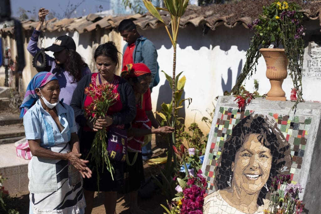 Bertha Cáceres, quien se oponía a la represa de Agua Zarca, fue asesinada en 2016.