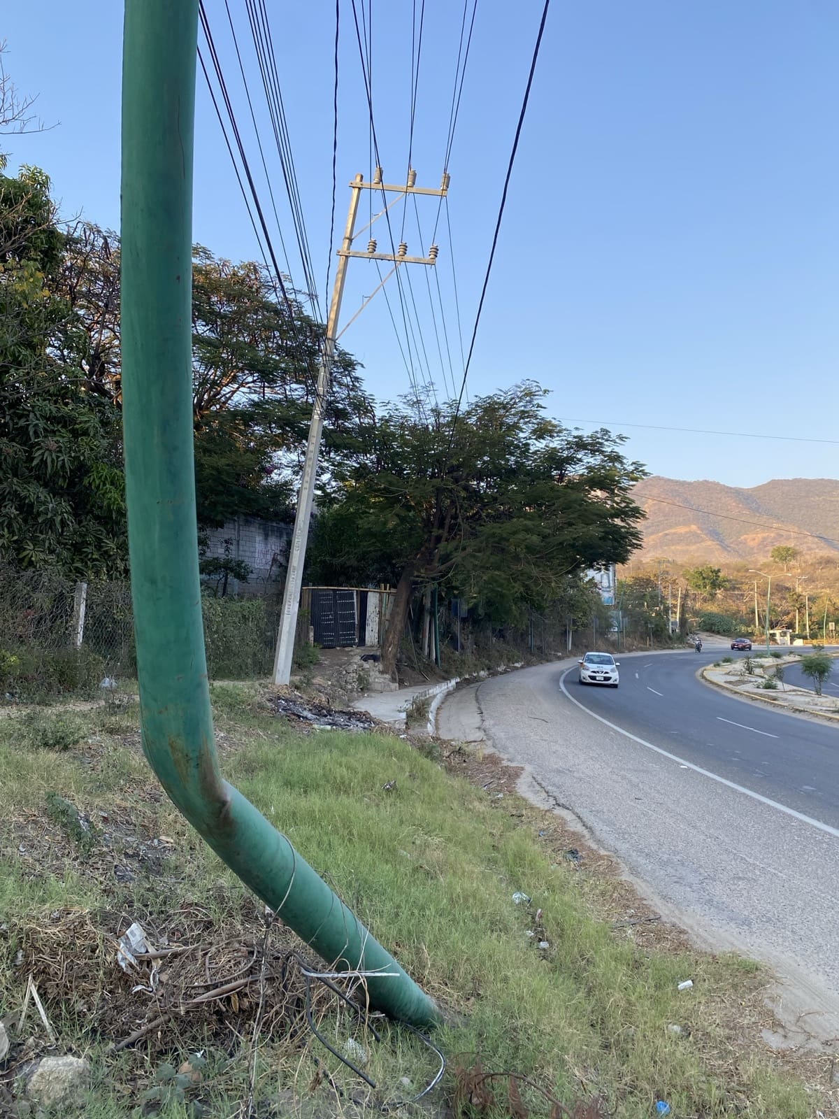 poste doblado poste doblado